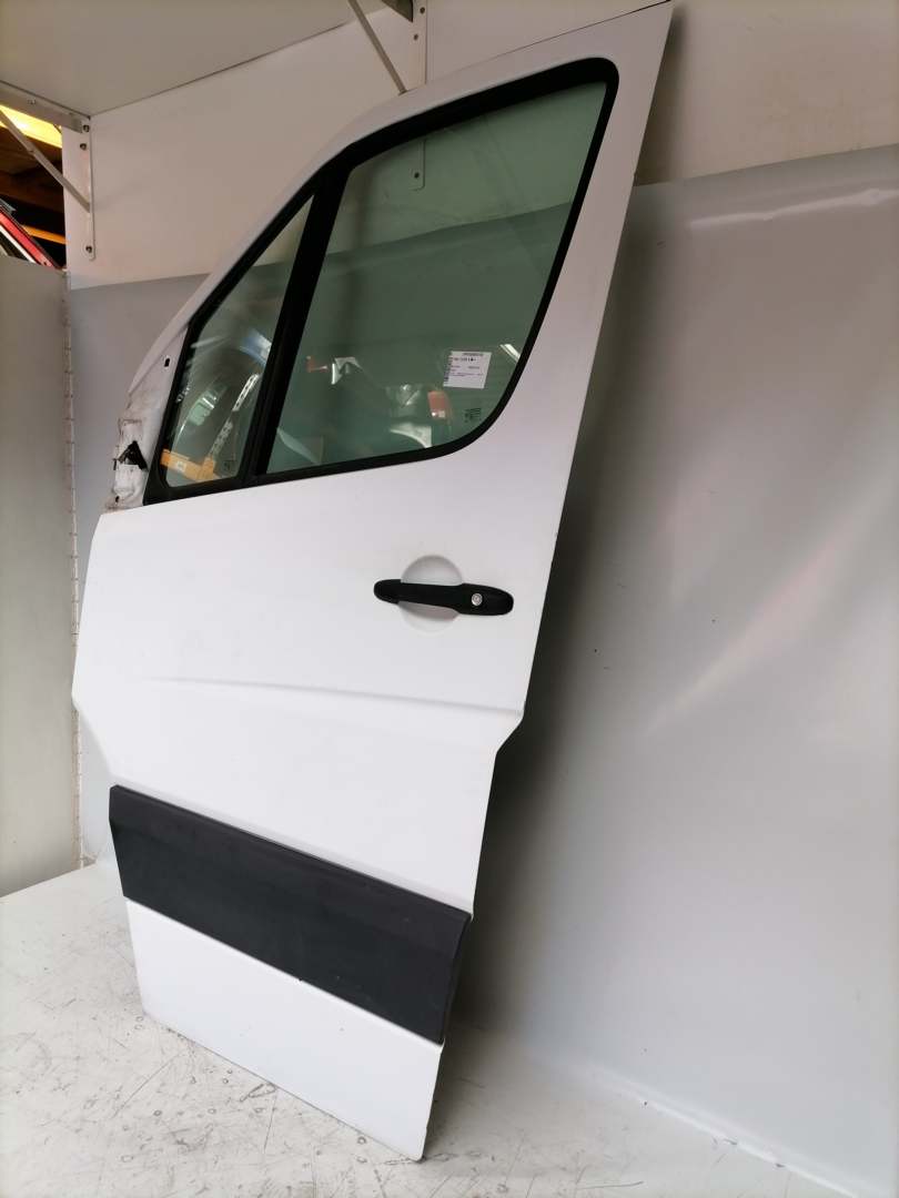 Mercedes Sprinter 906 original T&uuml;r vorn links Wei&szlig; Rohbau Bj.2010